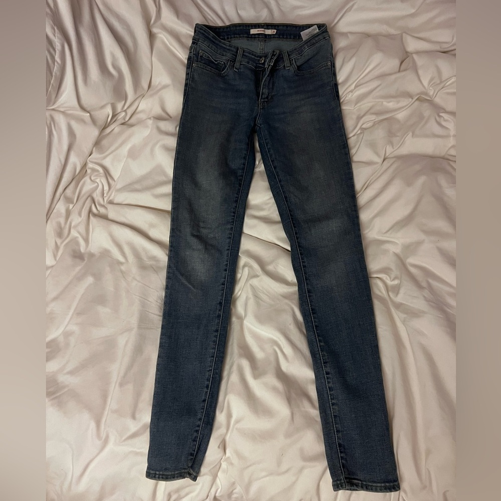 Levi Strauss Women’s 711 skinny jeans. W26L30